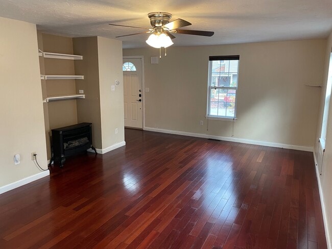 Building Photo - 16 Bowstring Way