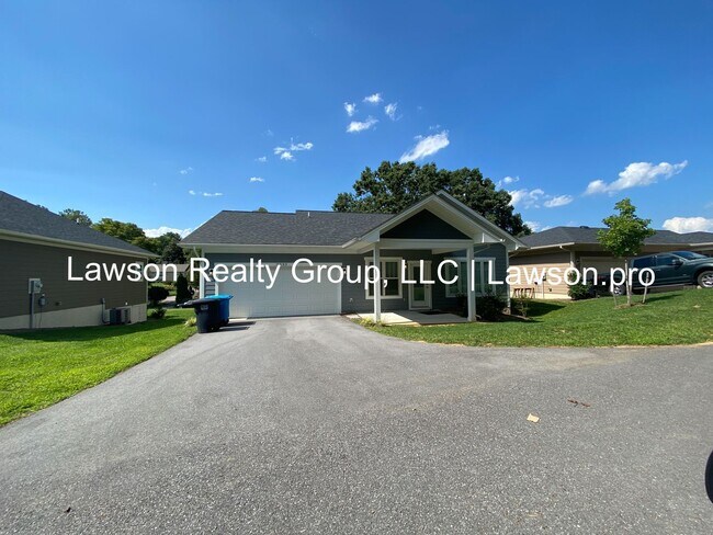 Building Photo - Craftsman Style One Level Living in Southw...