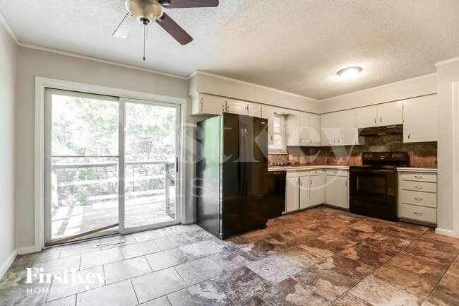 Building Photo - 1805 SW Speas Dr