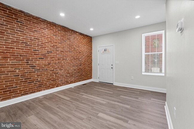 Building Photo - 3 bedrooms, 3.5 bathrooms
