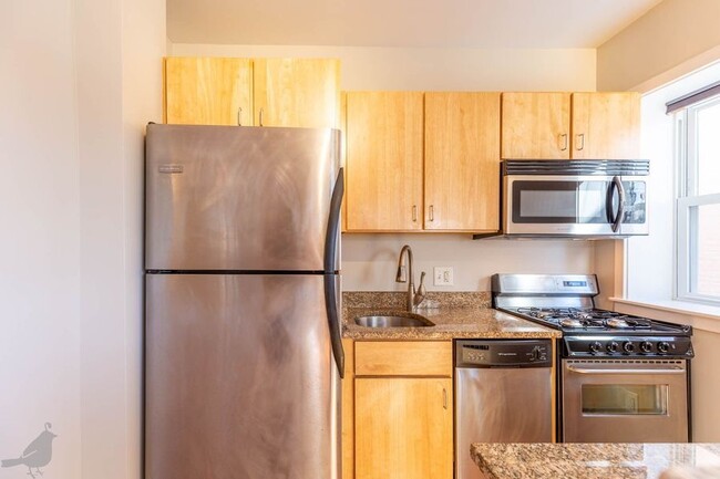 Building Photo - Bright One Bedroom Gem in Columbia Heights!