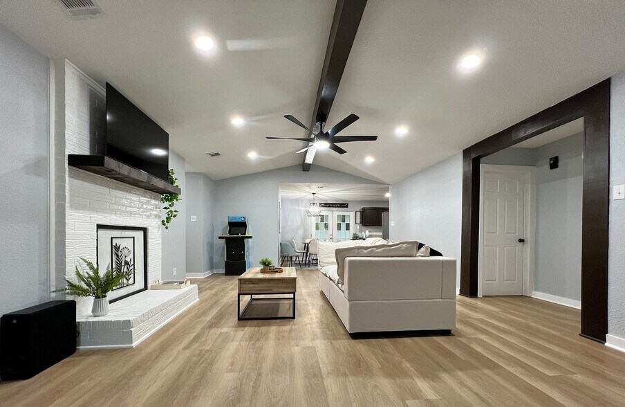 Living Room - 320 Applewood Ln