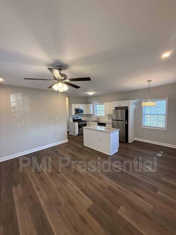 Building Photo - 2859 Lawson St