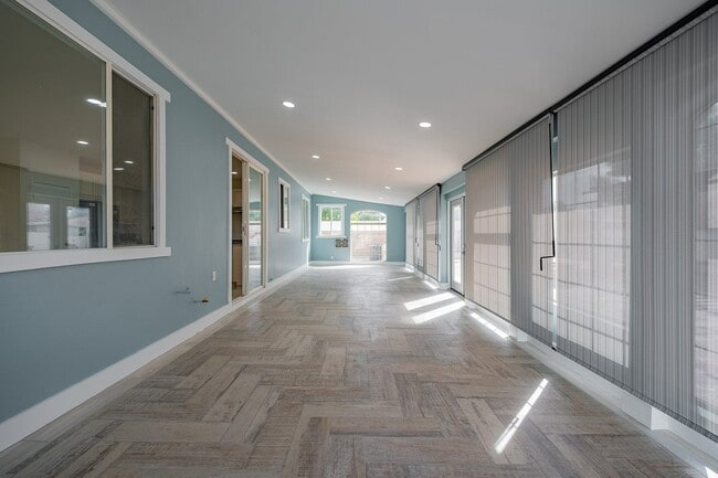 Building Photo - 1514 Regents St