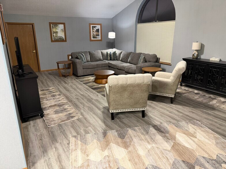 Building Photo - 604 S Polk St