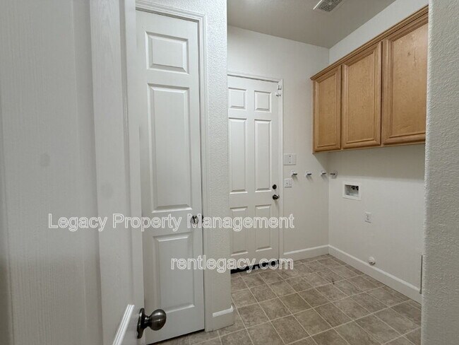 Building Photo - 1700 Charm Way