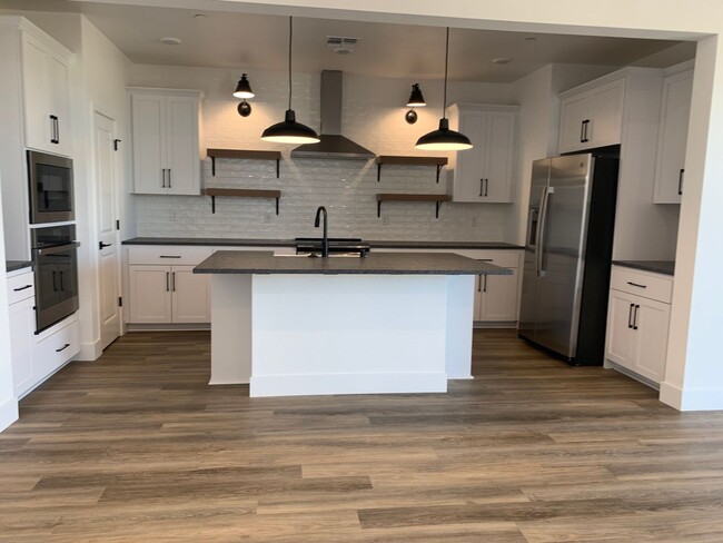 Building Photo - Brand NEW 4 bedroom 1 story home Rancho Co...