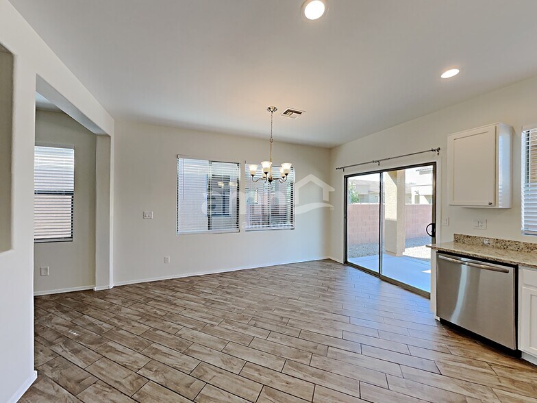 Building Photo - 895 E Autumn Harvest Pl