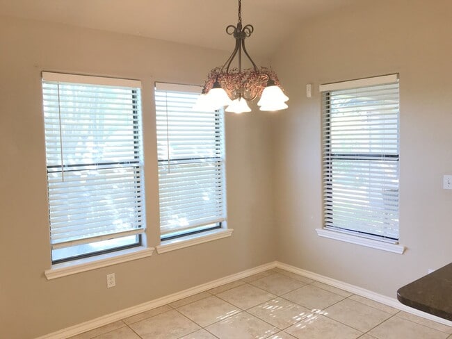 Building Photo - 15313 Guadalupe River Dr