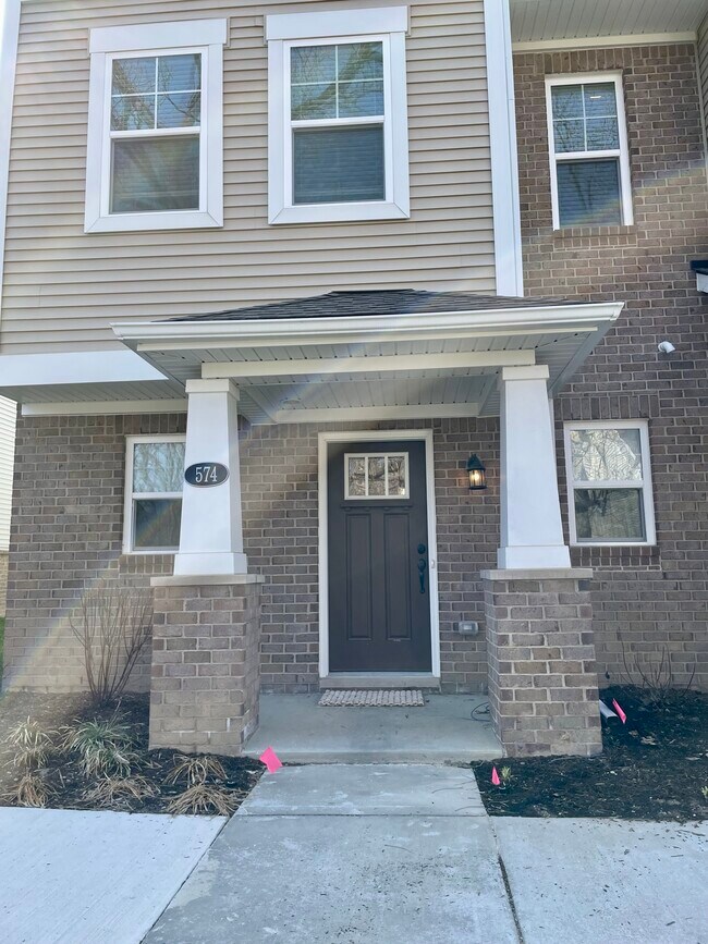 Building Photo - 574 Anne Ave