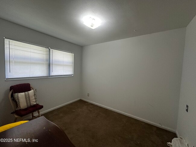 Building Photo - 1662 Hawaii Dr E