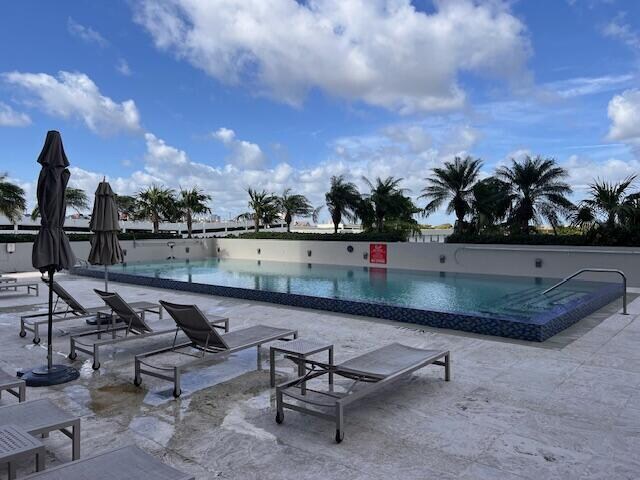 Building Photo - 1551 N Flagler Dr