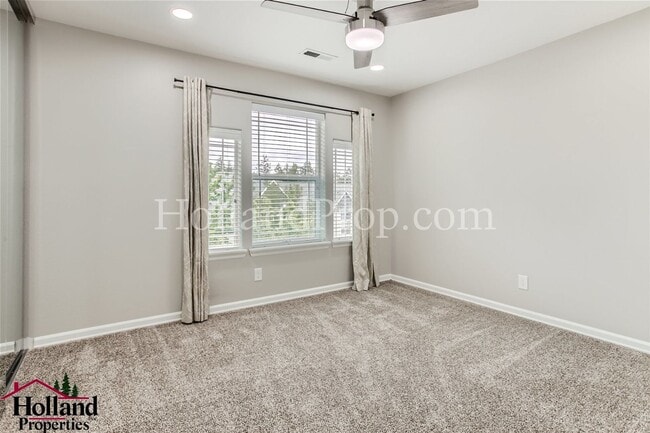 Building Photo - Beautiful Home