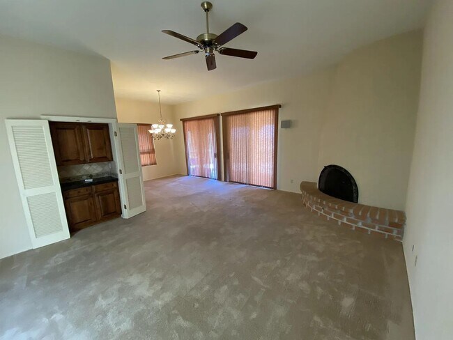 Building Photo - Spacious 2bd/2bath + Den home in Catalina ...