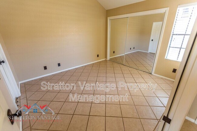 Building Photo - 10015 E Mountain View Rd