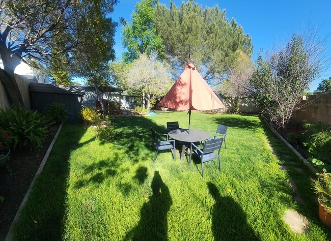 Building Photo - Well maintained 5 bedroom 2 bath with garage