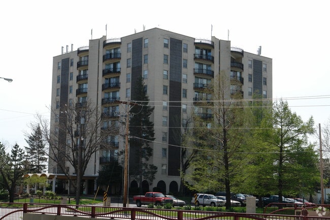 Building Photo - Parklane Towers
