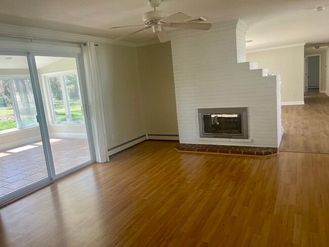 Building Photo - 10 Pine Grove Rd