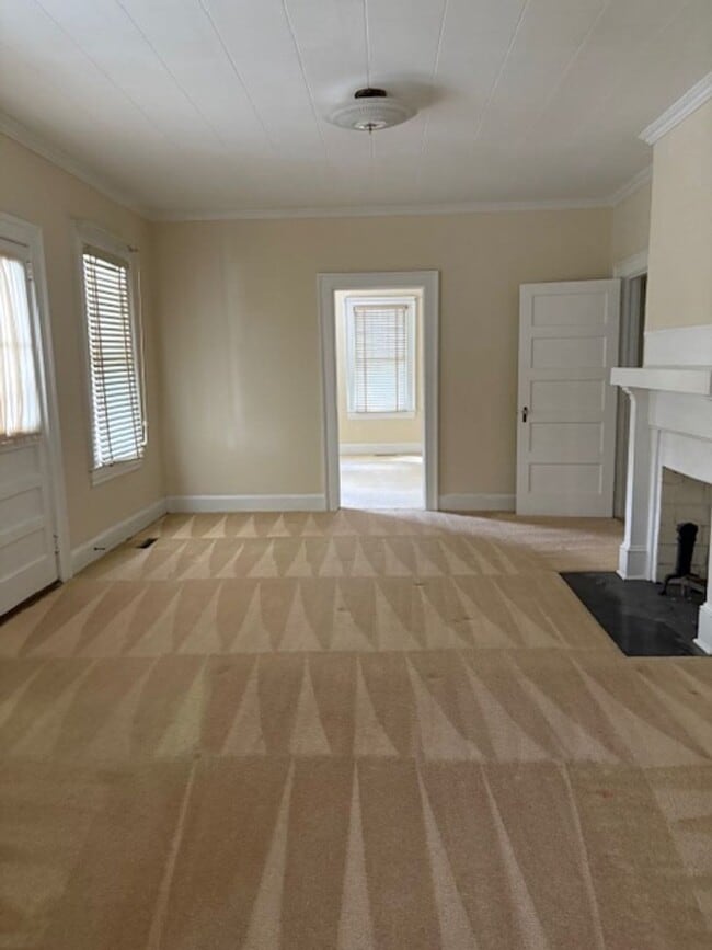 Building Photo - Well Maintained Older Home with Central HVAC