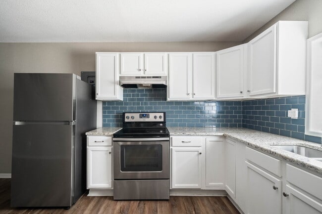 Building Photo - Two Bedroom Apartment in Tech Terrace