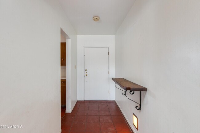 Building Photo - 1524 W Ocotillo Rd