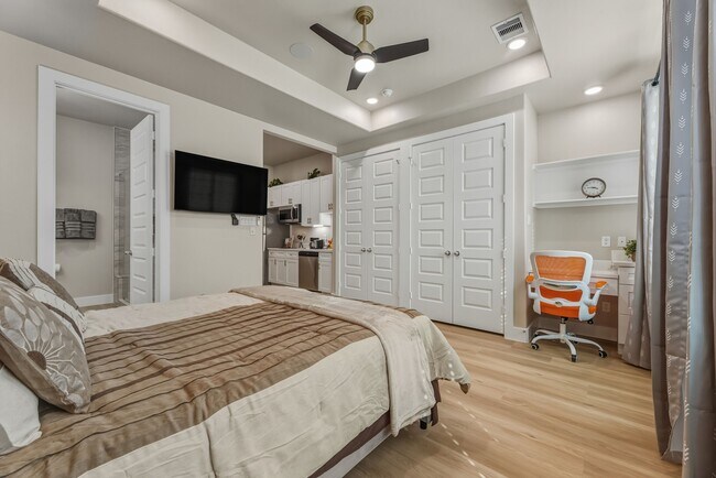 Building Photo - 4231 Elmwood St