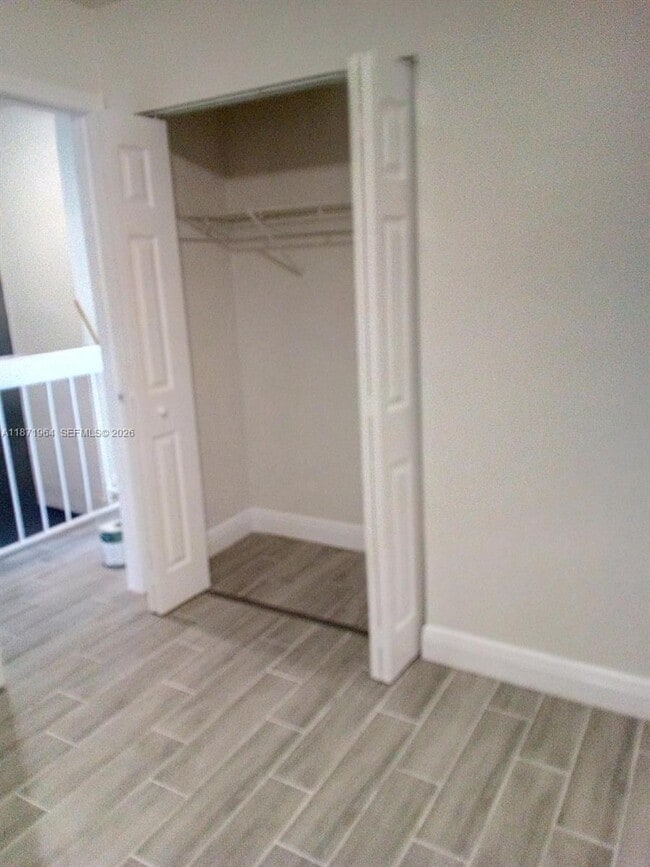 Building Photo - 550 SW 115th Ave