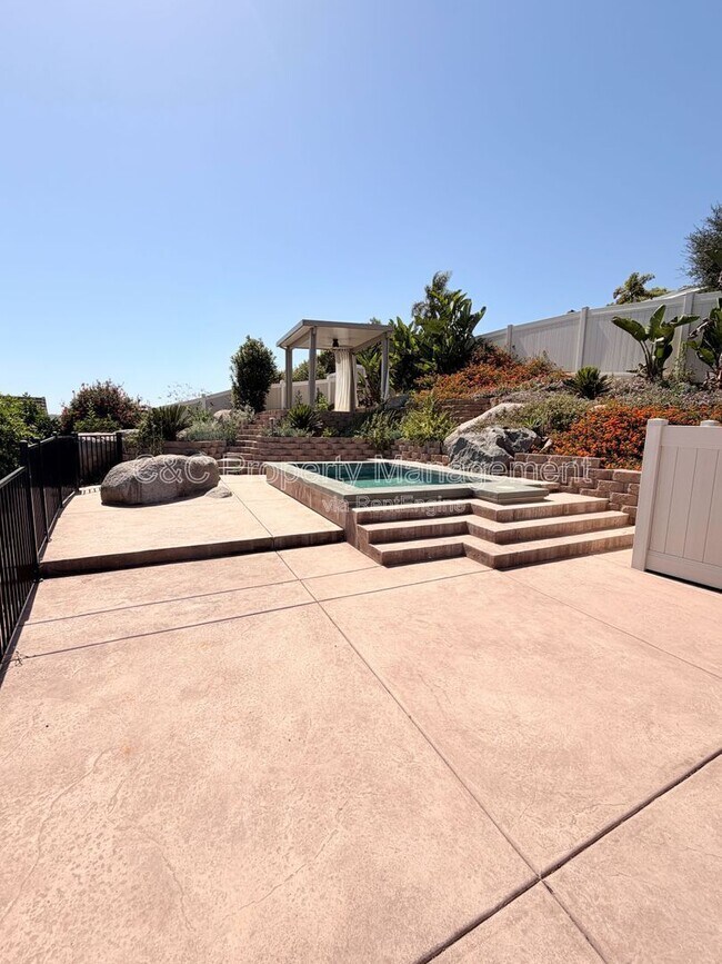 Building Photo - 410 Mira Loma Ln