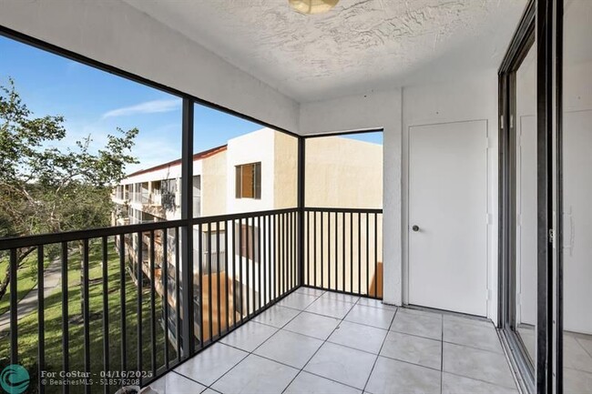 Building Photo - 8592 W Sunrise Blvd