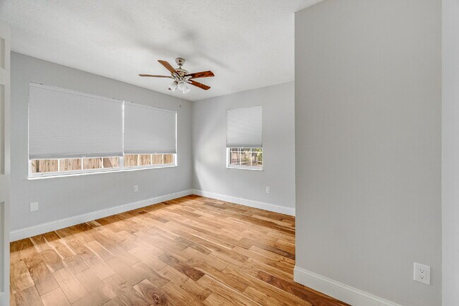 Building Photo - 4BR/2.5BA in gorgeous Melbourne Beach!