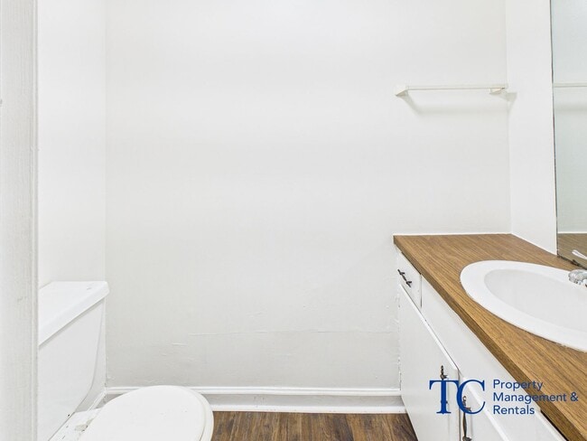 Building Photo - 8 Davidfield Cove