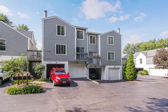 Building Photo - 3 Bedroom/2.5 Bath Westlake!! Condo living...