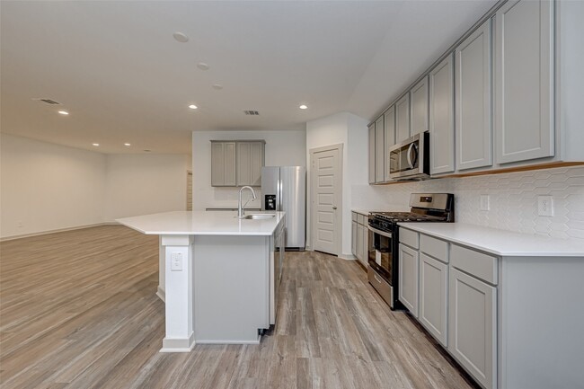 Building Photo - 1203 Hyde Lk Ln