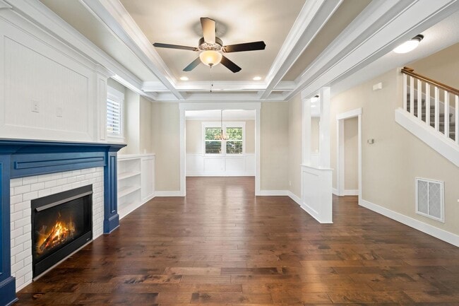 Building Photo - Spacious 4-Bedroom Dream Home – Perfect fo...