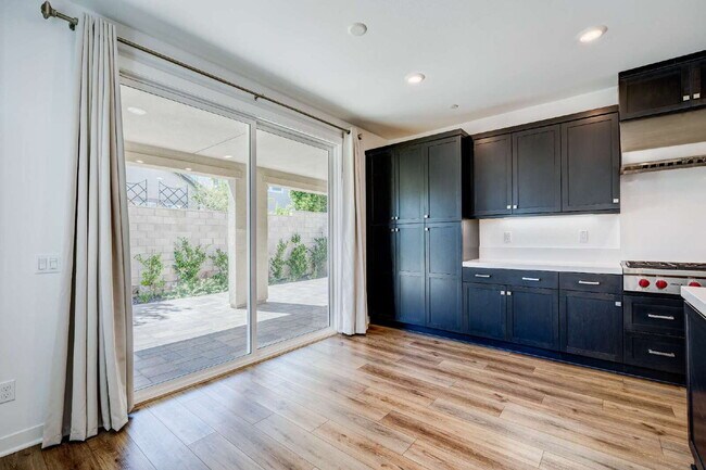 Building Photo - Luxury Living at The Farm
