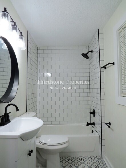 Building Photo - 2071 Southampton Rd