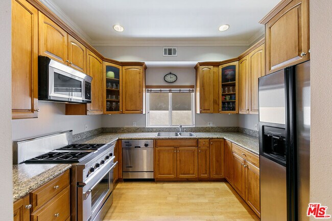 Building Photo - 11840 Dorothy St