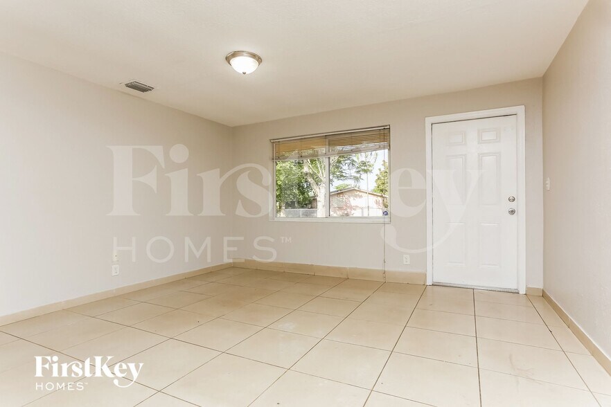 Building Photo - 2230 SW 47th Ave