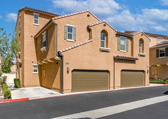 Building Photo - 4 Bedroom Townhome for rent In Murrieta