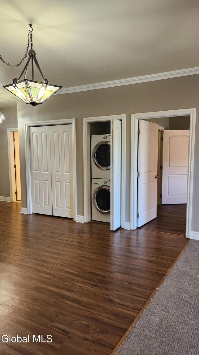 Building Photo - 8 Wall St