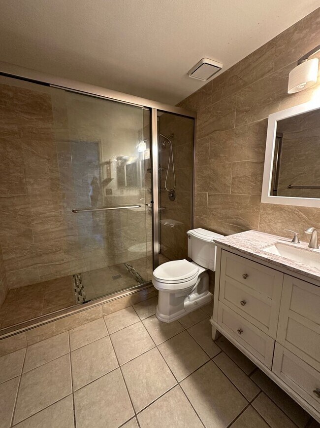 Building Photo - 5 bedroom 3 bathroom Sinlge Family House in Aurora