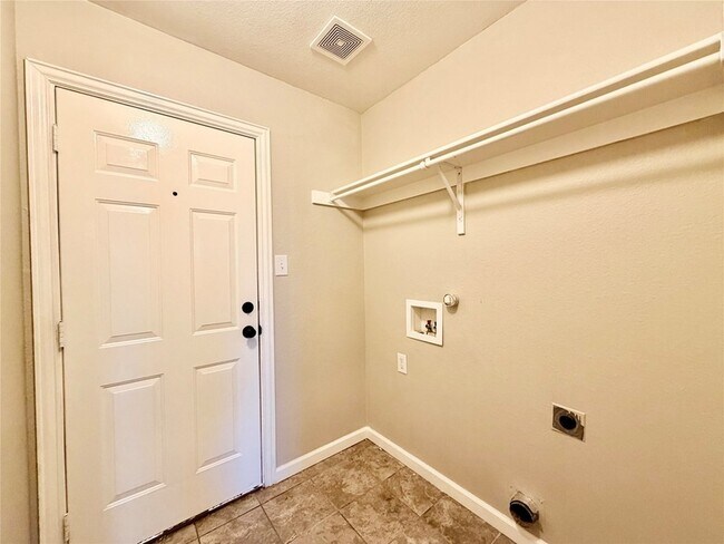 Building Photo - 1412 La Mirada