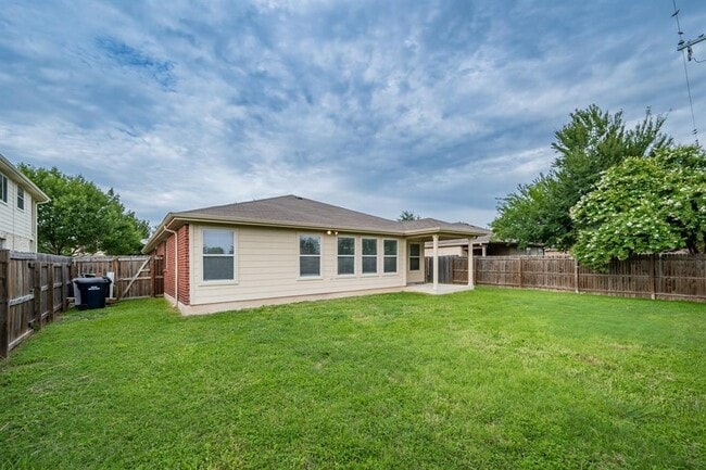 Building Photo - 218 Mossy Rock Dr