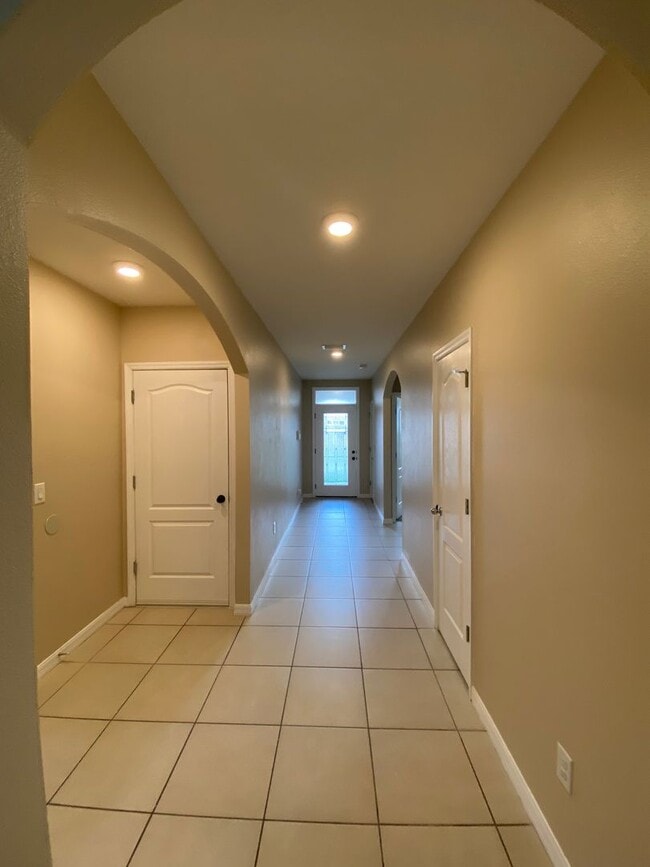 Building Photo - Oak Hill Plantation - 4/2/2 **Won't Last**