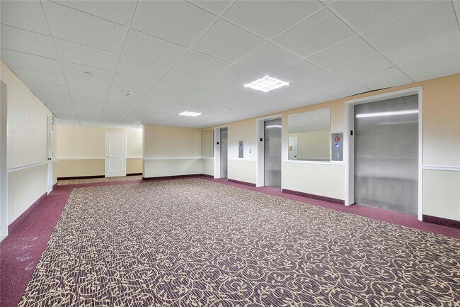 Building Photo - 405 N Ocean Blvd