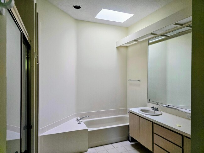 Building Photo - 5131 SE Sweetbrier Terrace