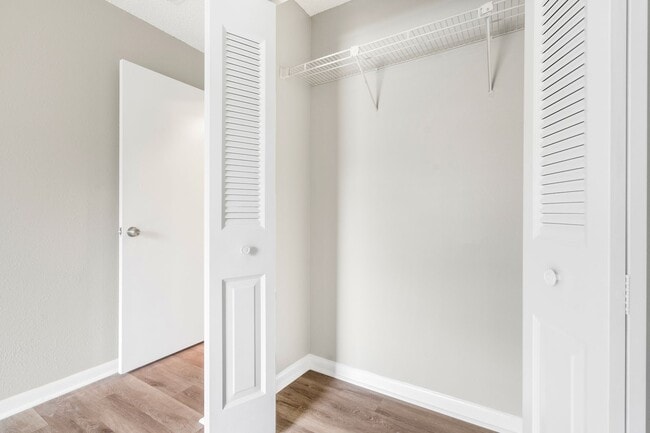 Building Photo - Beautiful Temple Terrace Townhome!