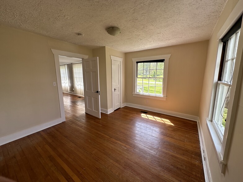 The third bedroom has amazing light. - 1148 Pierce Rd