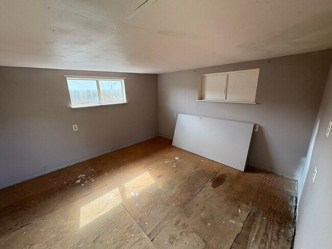 Building Photo - Charming Exeter Home Near Shopping Center ...