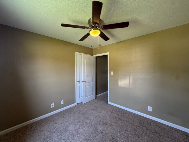 Building Photo - 371 Andrew Dr